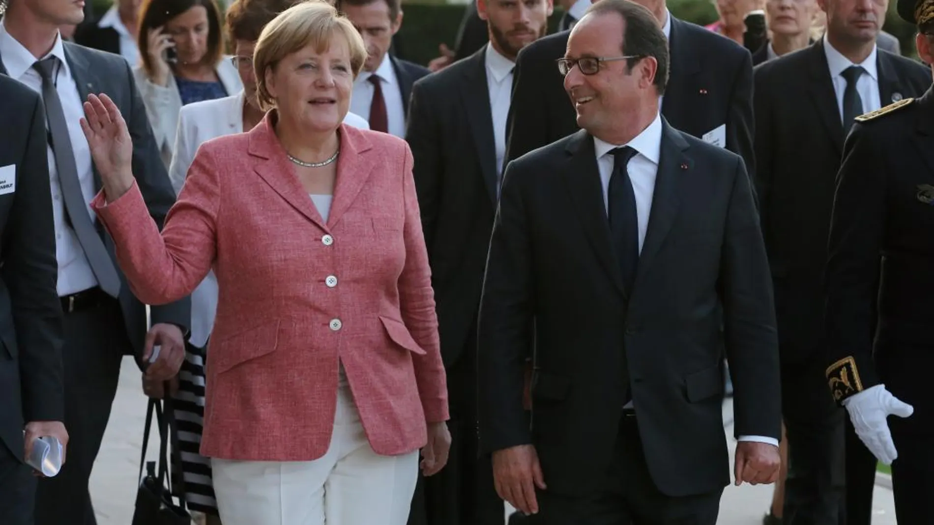 Hollande y Merkel piden un nuevo impulso en un momento "crucial"para la UE