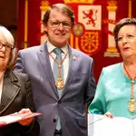 Salamanca reconoce la encomiable labor de la Asociación de Alzheimer y talento de Isabel Villar