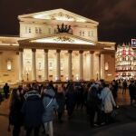 Los espectadores evacuados del Bolshoi / Reuters