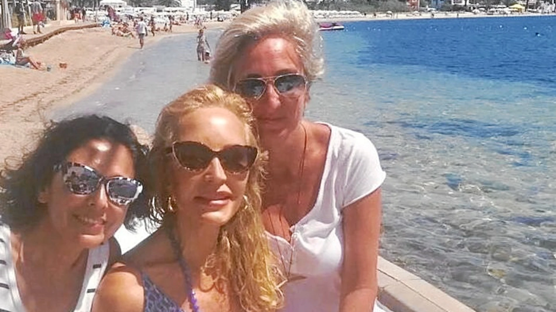 De vacaciones en Ibiza con Isabel Gemio y Mayte Ametlla