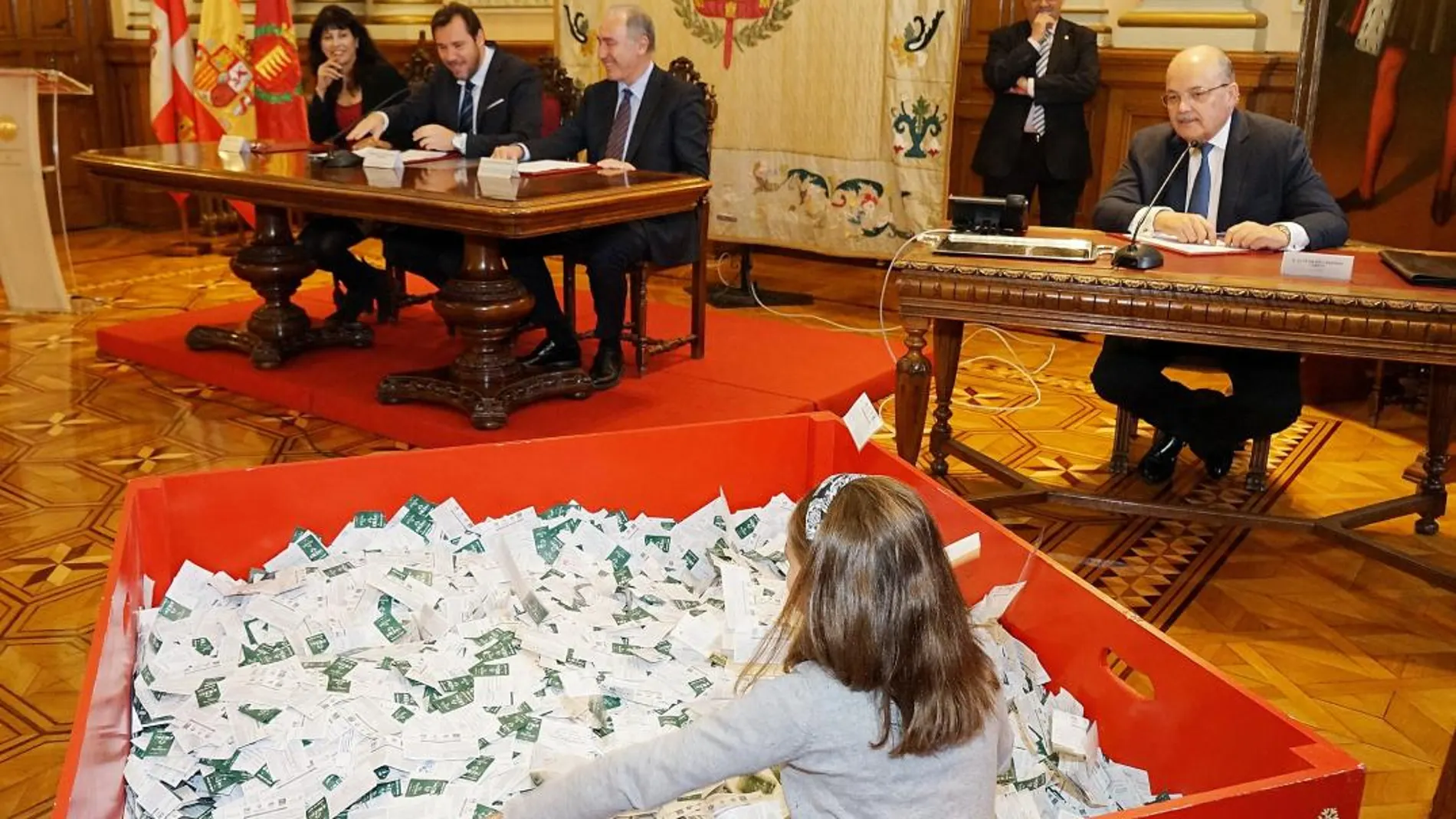 Óscar Puente, Ana Redondo, Antonio Gato celebran el sorteo