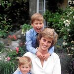 Diana, en una foto inédita hasta ahora, junto a sus hijos Guillermo y Enrique