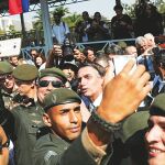 El candidato del orden. Jair Bolsonaro rodeado de militares durante un acto en Sao Paulo. Al menos cuatro generales de la reserva estarán en su gabinete si gana las elecciones