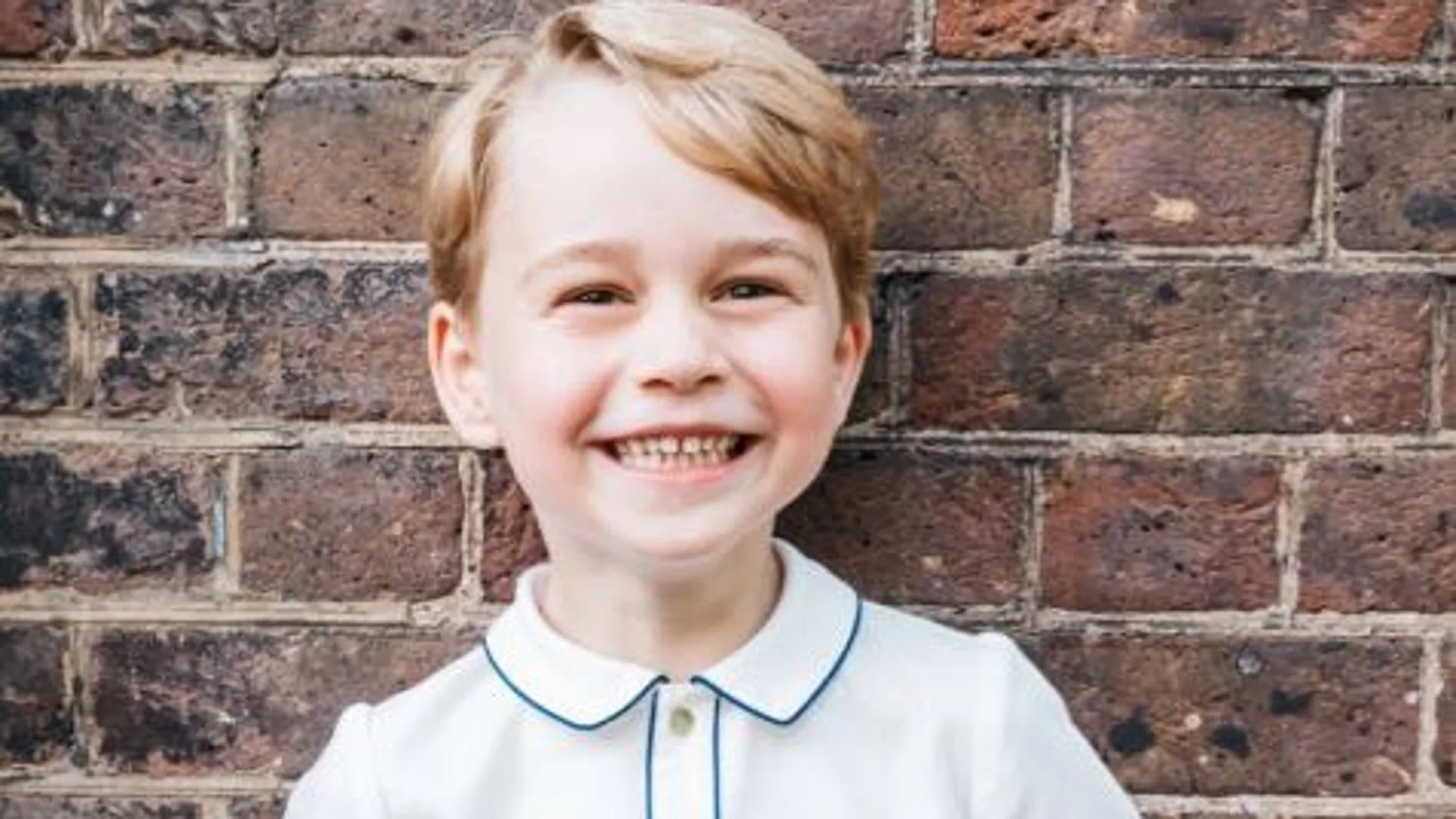 La imagen oficial del hijo mayor de los duques de Cambridge, el príncipe Jorge, para celebrar su quinto cumpleaños