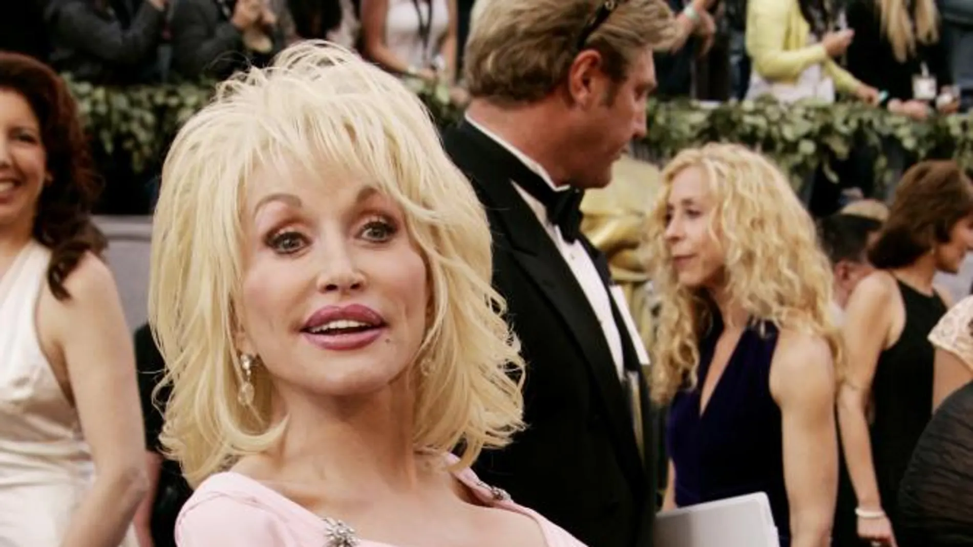 Dolly Parton amenazó a un hombre con una pistola tras confundirla con una prostituta