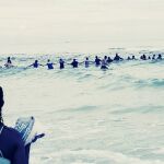 Cadena humana en la playa de Panama City (Florida)