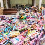 Los expertos recomiendan regalar juegues que ayuden a intactuar y aprender