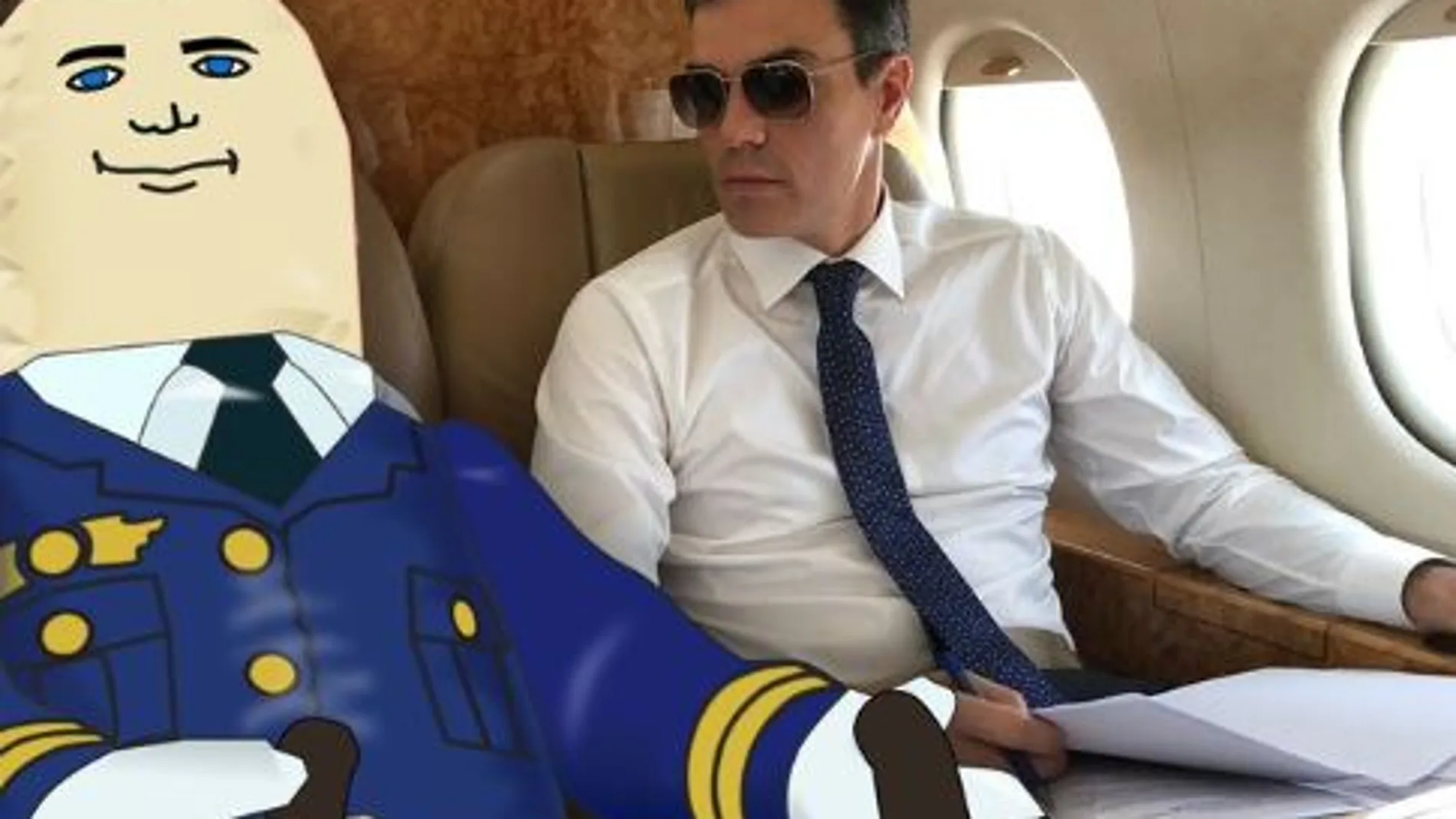 Las burlas a Sánchez en twitter por llevar gafas de sol en el avión