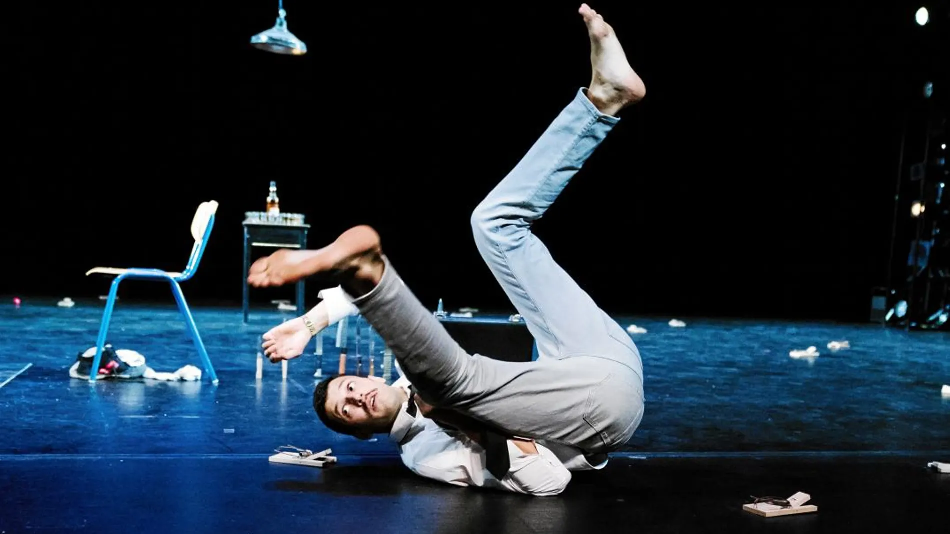 Una mezcla de danza, performance y circo por el artista de parkour Marc Oosterhoff, recientemente seleccionado para Tanzfactor