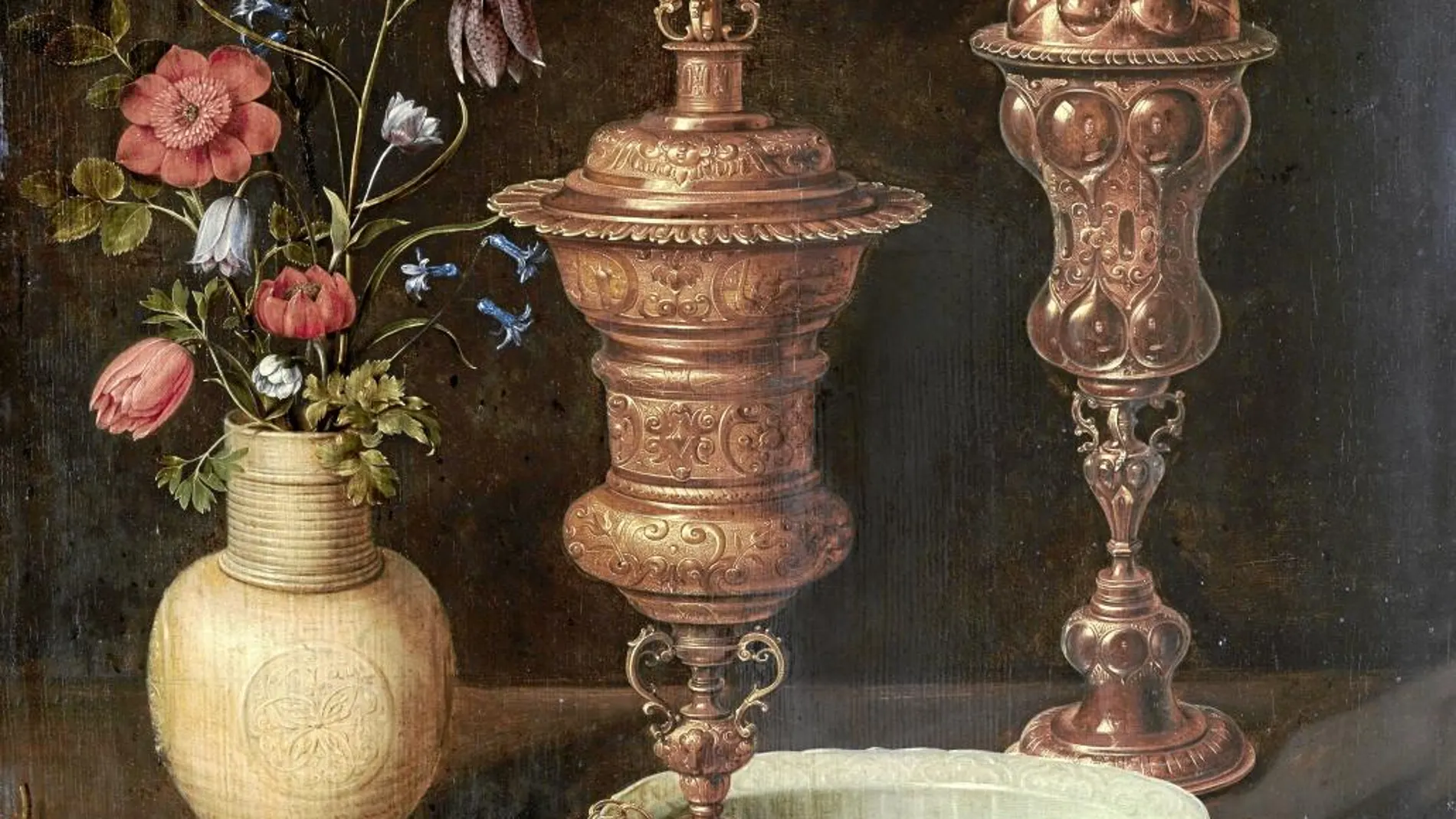 «Bodegón con flores, copas doradas, monedas y conchas» (1612)