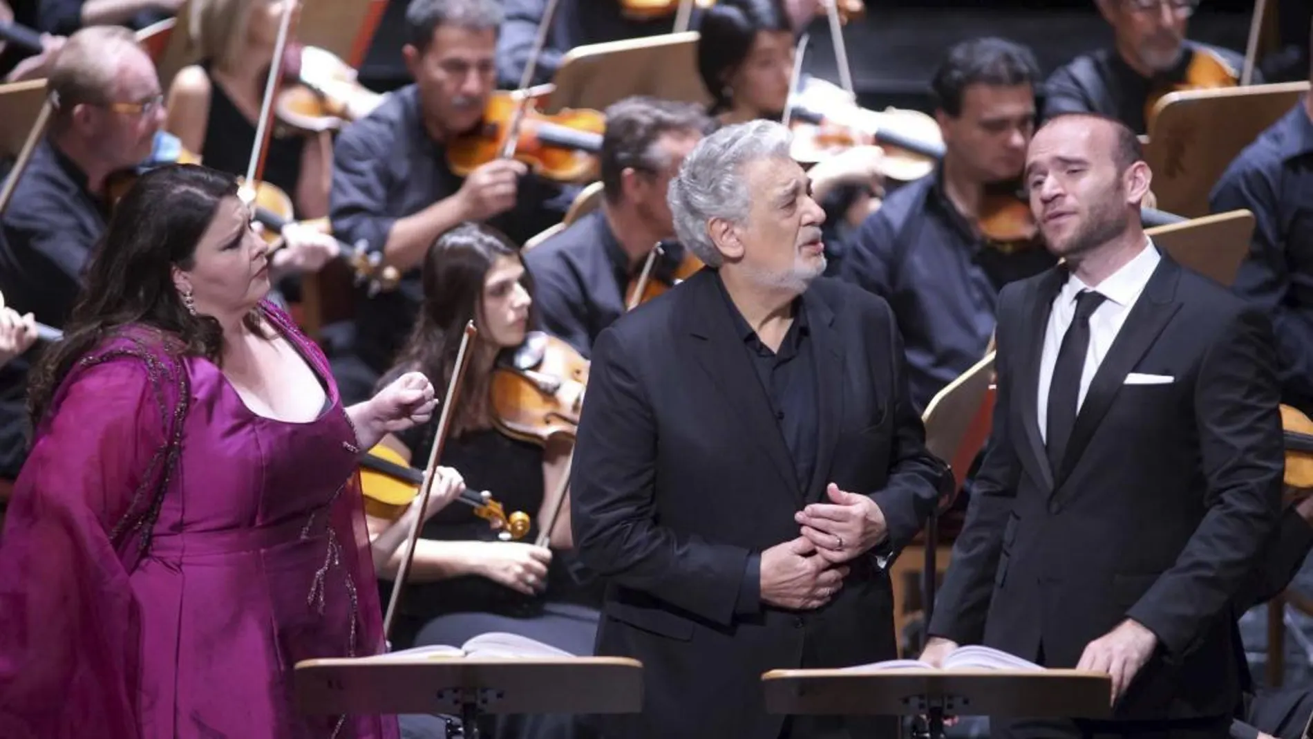 La soprano estadounidense Angela Meade, el tenor Plácido Domingo y el tenor estadounidense Michael Fabiano durante el estreno de "I due Foscari"