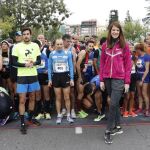 La atleta Ruth Beitia, junto a los participantes, momentos antes de dar la salida de la primera edición de la Carrera GOfit de Madrid, en el paseo de San Francisco de Sales en Madrid.