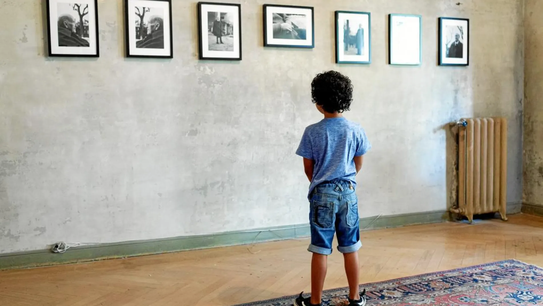 La mayoría de las fotografías de la exposición «Dos Miradas sobre Aleixandre» están en su ubicación original dentro de Velintonia