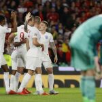 Los jugadores ingleses celebran su segundo gol ante España en el estadio Benito Villamarín de Sevilla. EFE/José Manual Vidal