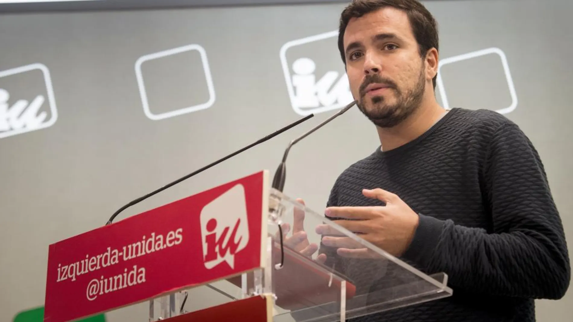 Garzón acusa a PSOE de "blanquear al partido de la corrupción"y apela a reorganizar la izquierda como alternativa