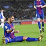 Luis Suárez celebra uno de los dos goles que marcó en Anoeta