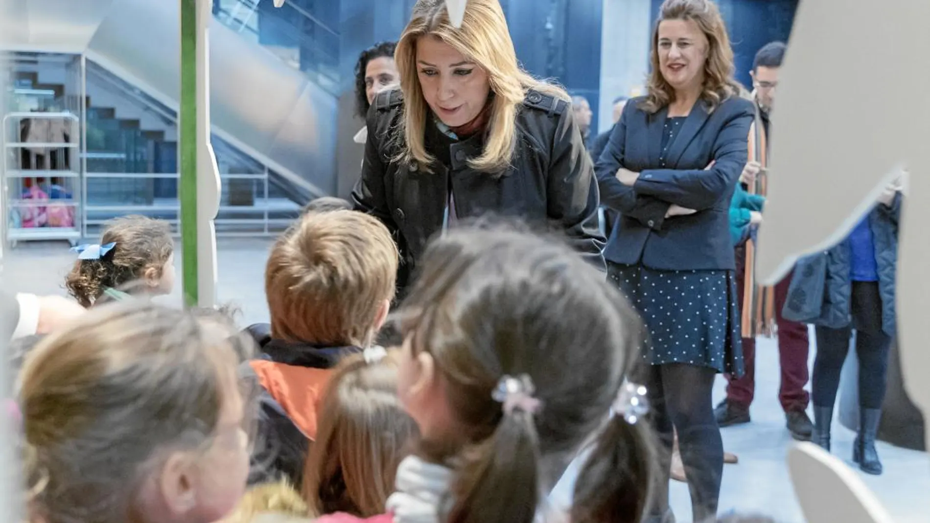 La presidenta andaluza, Susana Díaz, junto a la consejera de Educación, Sonia Gaya
