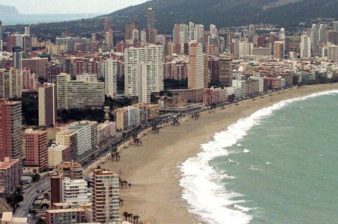 Vista de la Playa de Levante de Benidorm, capital turística de la Costa Blanca alicantina