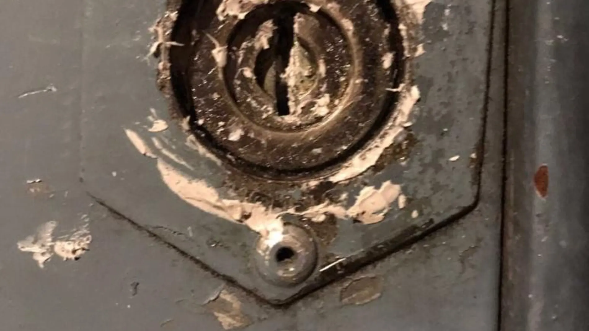 Silicona en el colegio de Junqueras