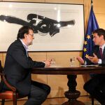 Mariano Rajoy y Albert Rivera al comienzo de la reunión