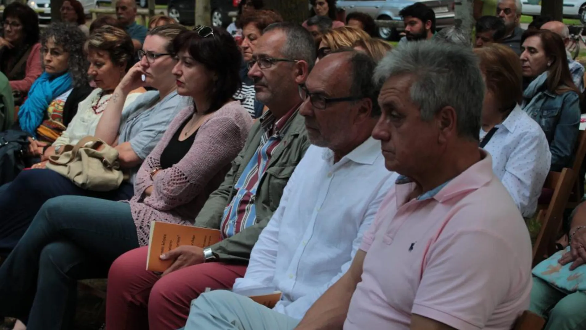 El alcalde de Villarejo de Órbigo, Joaquín Llamas, en el centro, acompañado de su equipo de gobierno