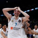 Luka Doncic celebra la victoria sobre el Fenerbahçe/Foto: Reuters