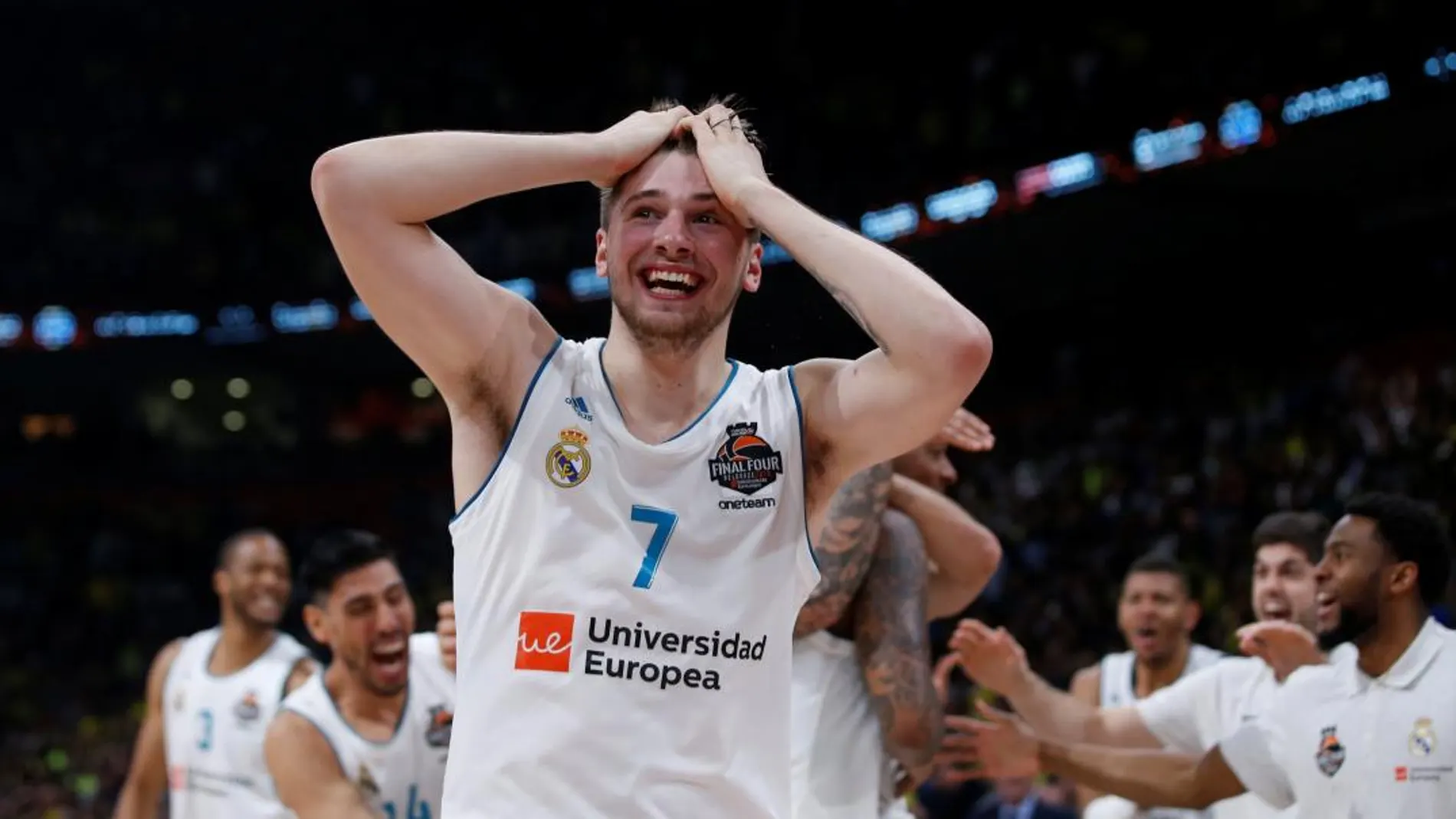 Luka Doncic celebra la victoria sobre el Fenerbahçe/Foto: Reuters