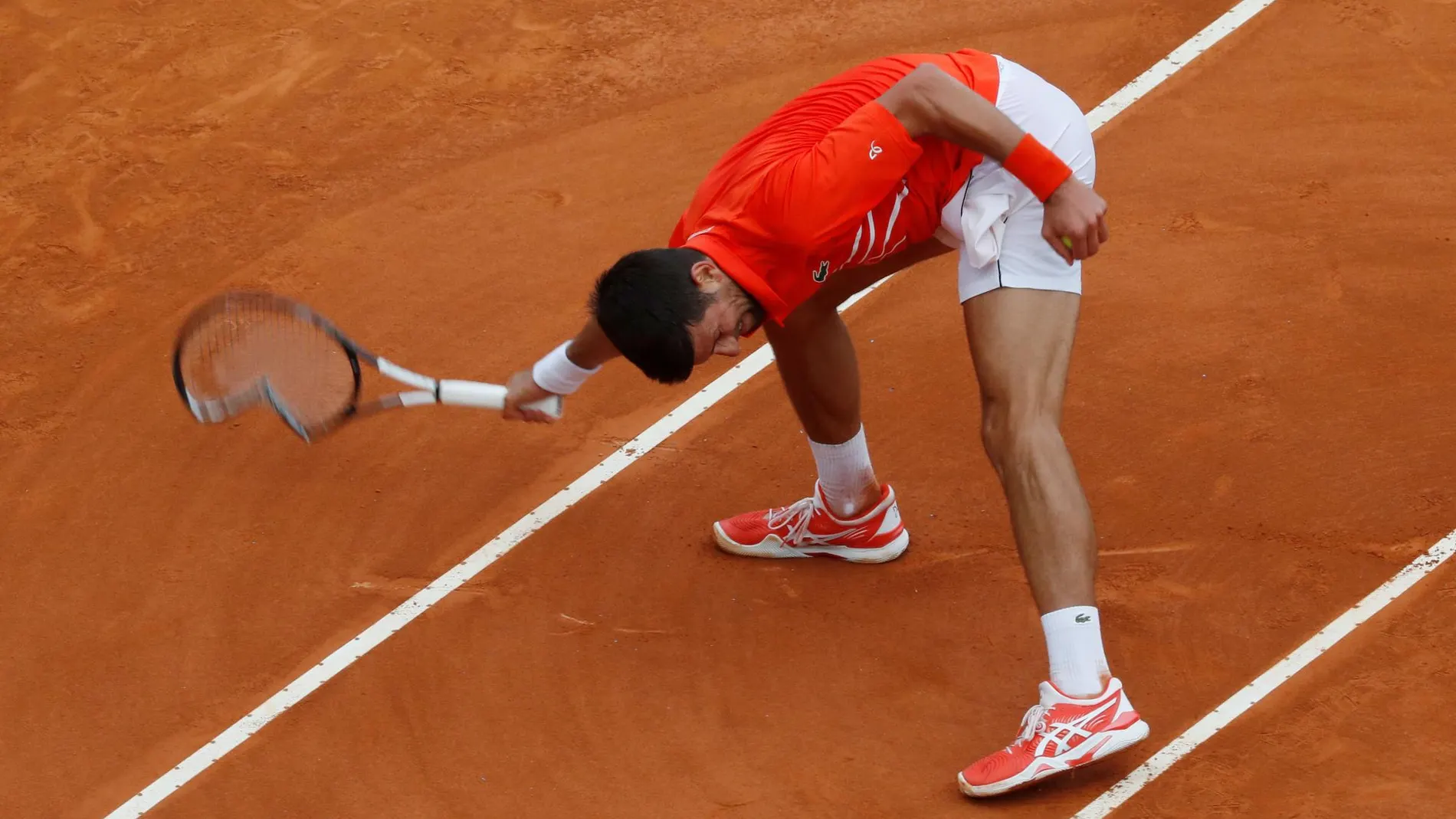 Djokovic rompe la raquera ante Kohlschreiber