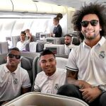 Los brasileños Danilo, Casemiro y Marcelo, sonrientes, en el avión que llevó a la expedición del Real Madrid a Canadá para iniciar la pretemporada