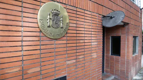 En la madrugada del martes llegó López y su mujer a la residencia del embajador para refugiarse