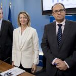 La consejera Alicia García, ofrece los datos del Ínforme DEC, junto a Jesús Fuertes y Carlos Raúl de Pablos