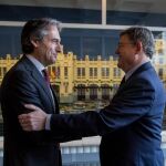 El ministro de Fomento, Íñigo de la Serna, con el presidente de la Generalitat, Ximo Puig
