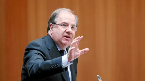 El presidente de la Junta, Juan Vicente Herrera, interviene en e pleno de ayer en las Cortes