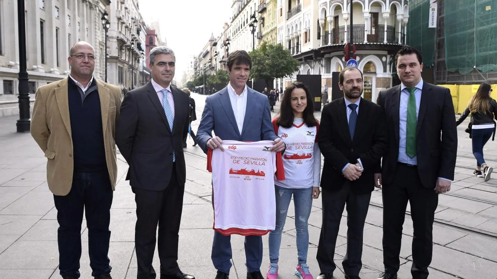 Presentación de la EDP Medio Maratón de Sevilla, que se ha desarrollado en la Avenida de la Constitución, que es el kilómetro 15 de la prueba