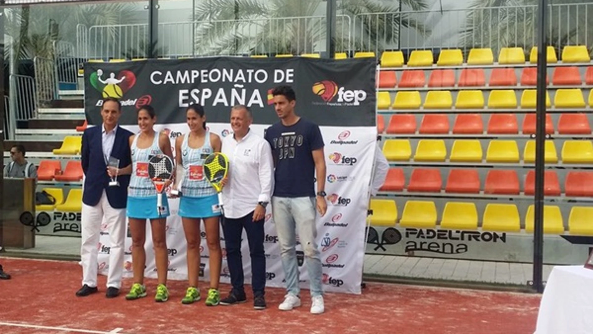 Mapi y Majo Sánchez Alayeto, con el título de Campeonas de España
