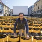 El director de arte del festival, Carlo Chatrian, posa para la cámara en la Piazza Grande durante la 70 edición de Festival Internacional de Cine de Locarno (Italia)