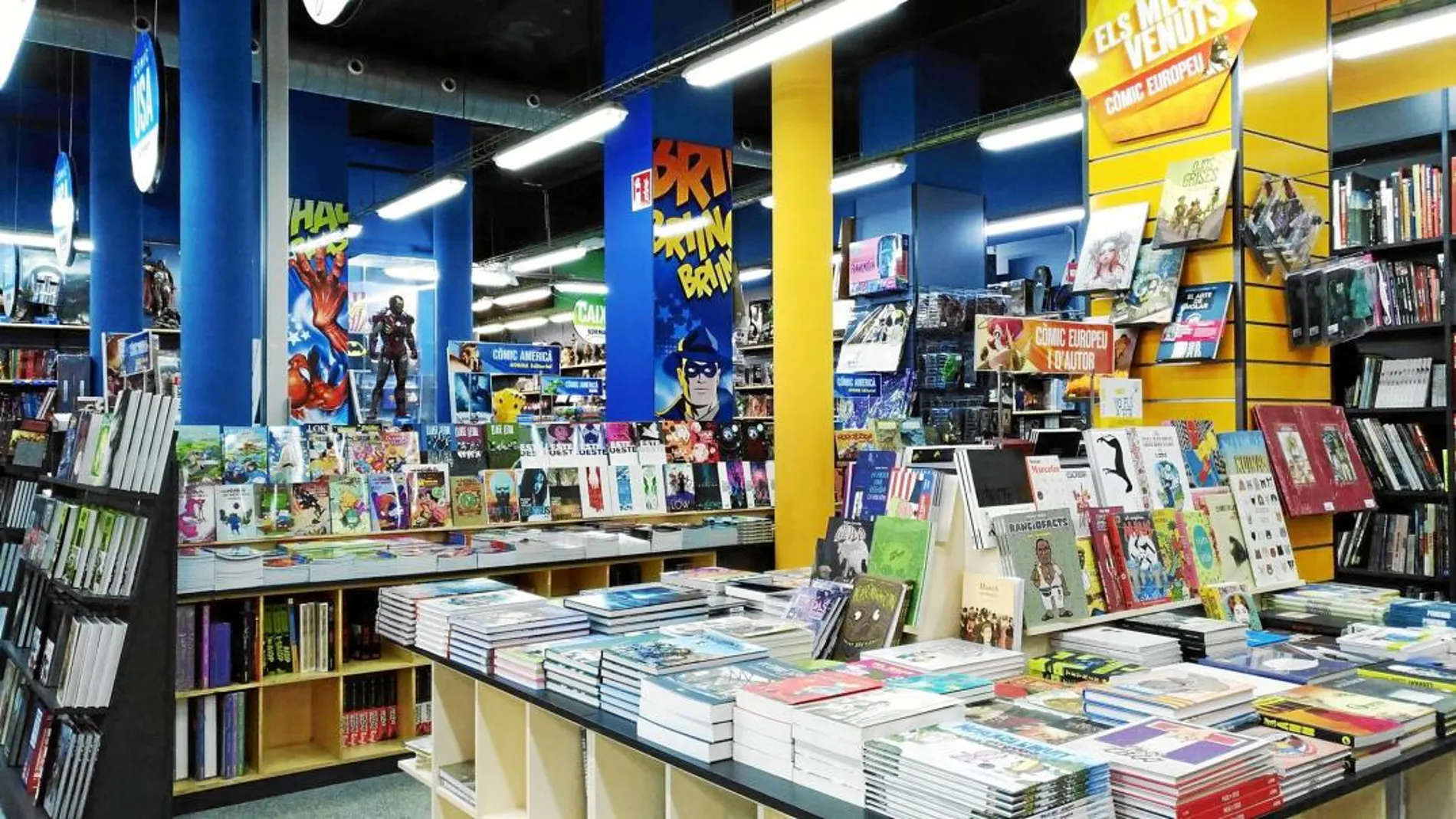 El interior de la librería, un espacio de peregrinación para todos los aficionados del cómic / Archivo