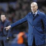 Zidane da instrucciones durante el partido de ayer