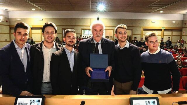 La Junta Directiva de la AEPD-UCM junto a Vicente del Bosque