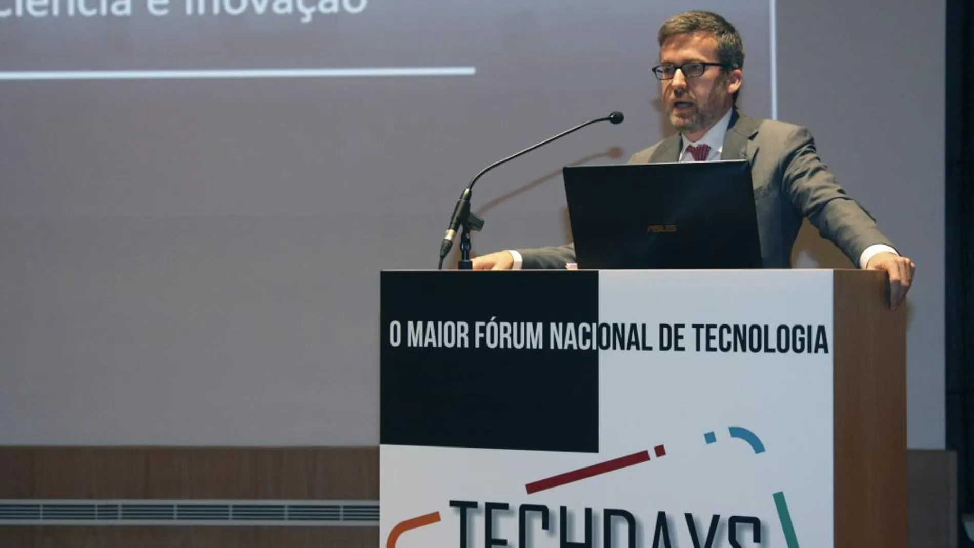 El comisario europeo de Investigación, Ciencia e Innovación, el portugués Carlos Moedas, alertó de que «el 90 % de la economía aún no se beneficia de la era digital», en la inauguración de la Feria «Techdays» que se celebra en la ciudad de Aveiro