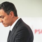 Pedro Sánchez se enfrenta al reto de deducir la deuda, algo difícil si desea aumentar el gasto público/REUTERS