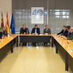 El presidente de la Comunidad, Fernando López Miras, asistió ayer al acto de despliegue del cartel conmemorativo del 40 aniversario del trasvase Tajo-Segura con los principales representantes del sector hídrico de la Región