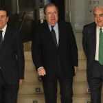 El presidente Juan Vicente Herrera, el consejero Carlos Fernández Carriedo y el presidente del CES en España, Marcos Peña, inauguran la jornada