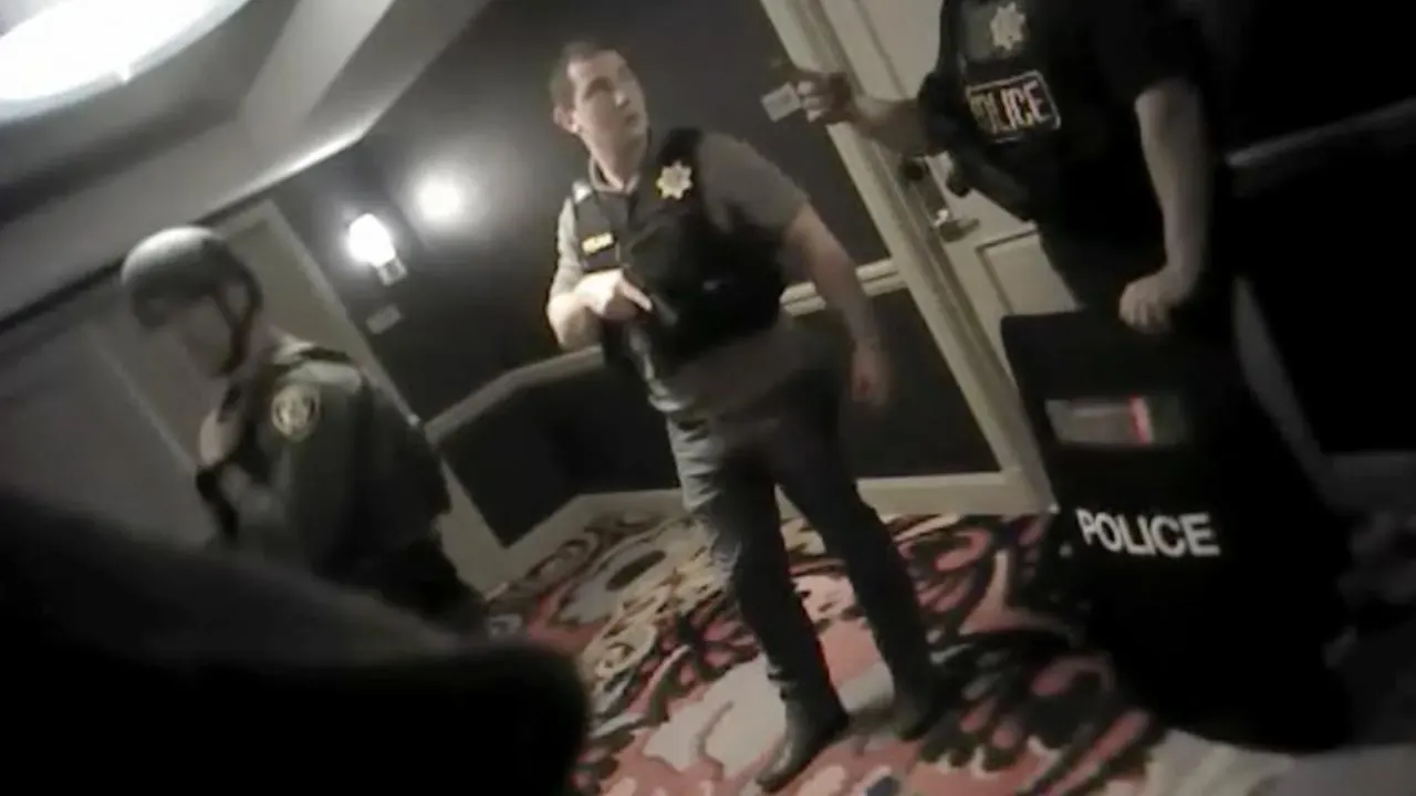 Sindicato libertad Intermedio Imágenes inéditas de cómo entró la policía en la habitación del tirador de  Las Vegas