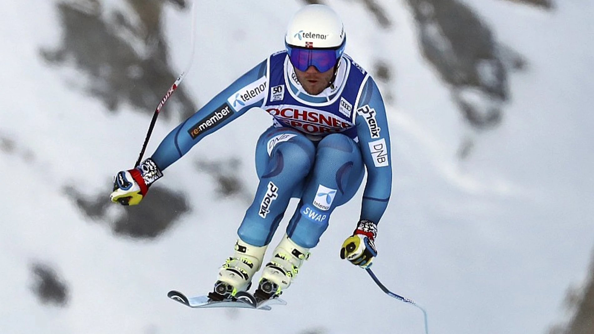 Kjetil Jansrud volando durante la prueba