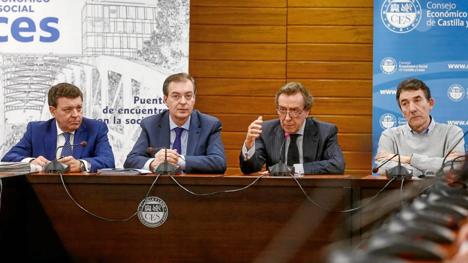 Sanz Vitorio se reúne con los portavoces de la comisión del Grupo Popular