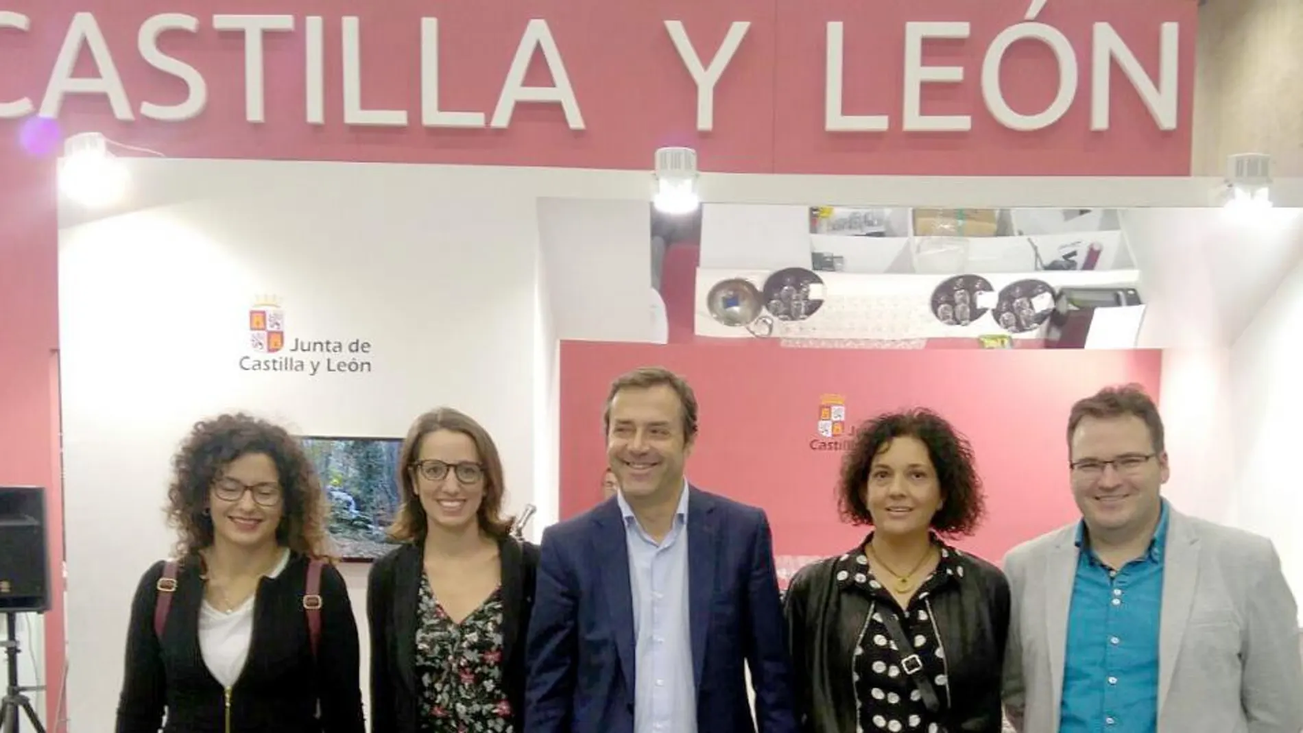 El director general de Turismo, Javier Ramírez, con la delegación castellano y leonesa en la Feria