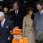 El príncipe Carlos, heredero de la corona británica, llevará a Meghan Markle hasta el altar en la boda con su hijo menor, el príncipe Enrique. Foto: Ap