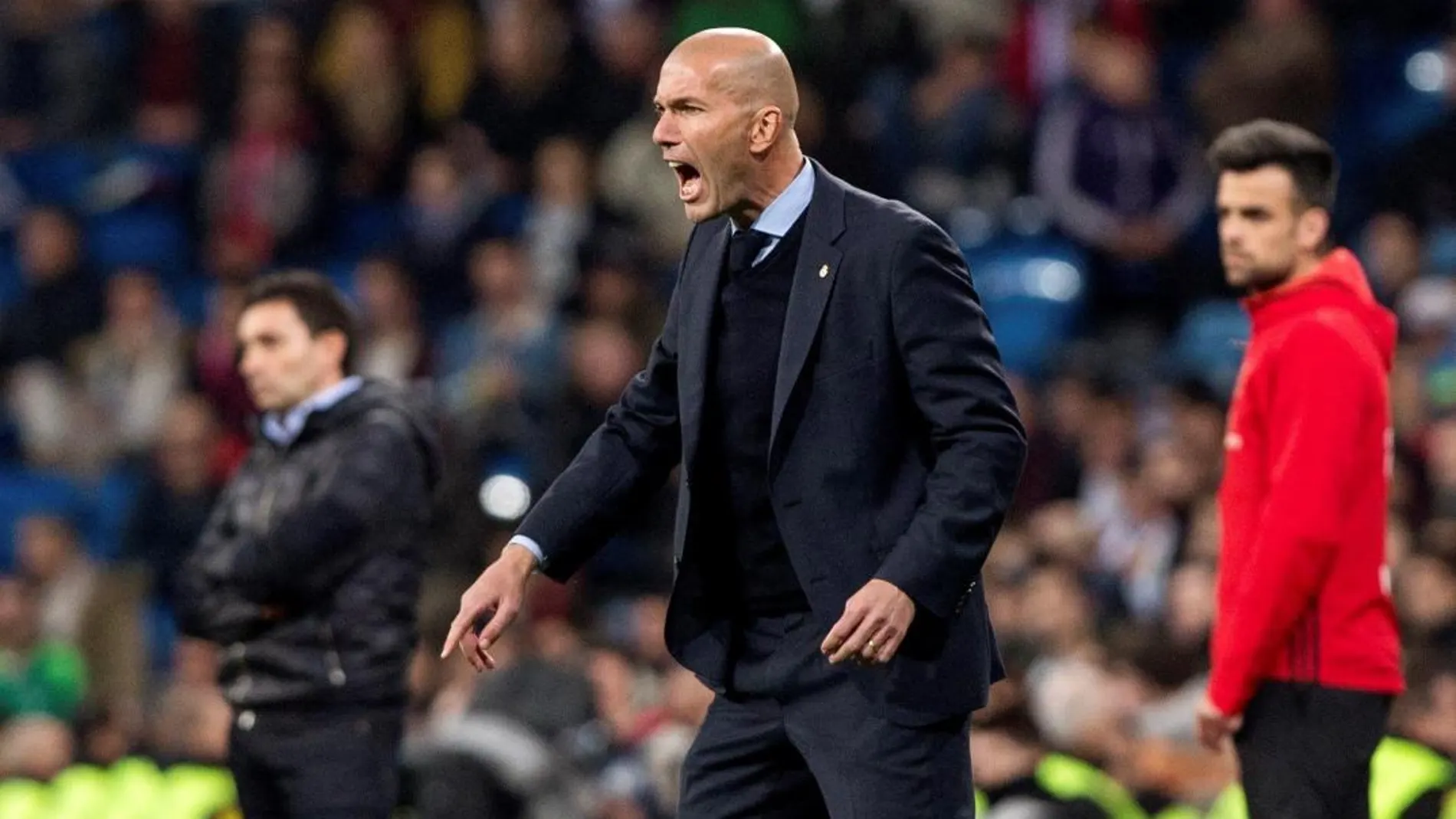 Zinedine Zidane, en la banda del Bernabéu ante el Leganés