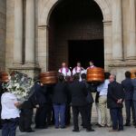 Dramático adiós entre lágrimas a la familia fallecida en el Valle del Jerte